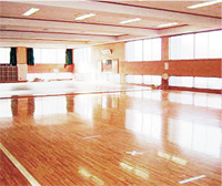 施設紹介　剣道場(手前)柔道場（奥）